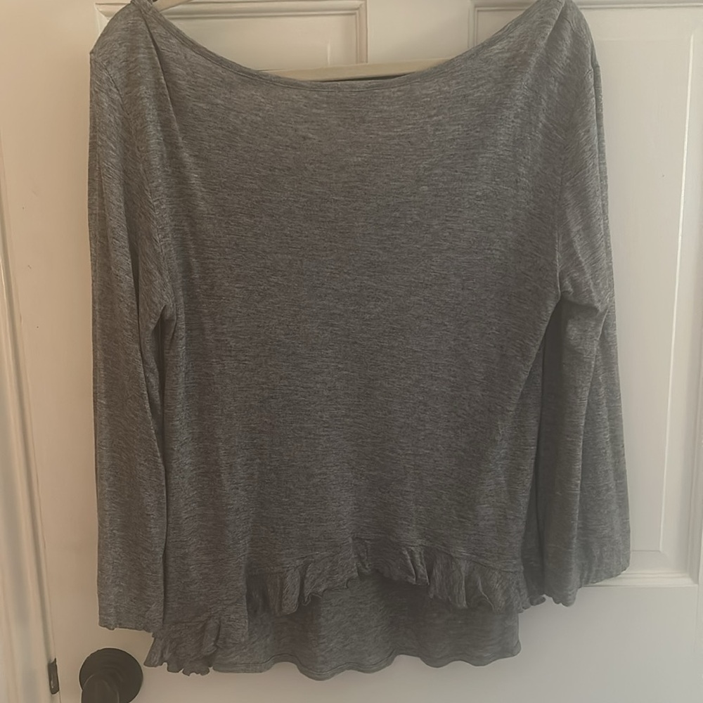 Blouse. Ruffled back bottom - Picture 3 of 5